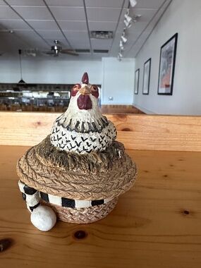 Decorative Farmhouse Hen on Woven Basket Accent - Cream & Brown
